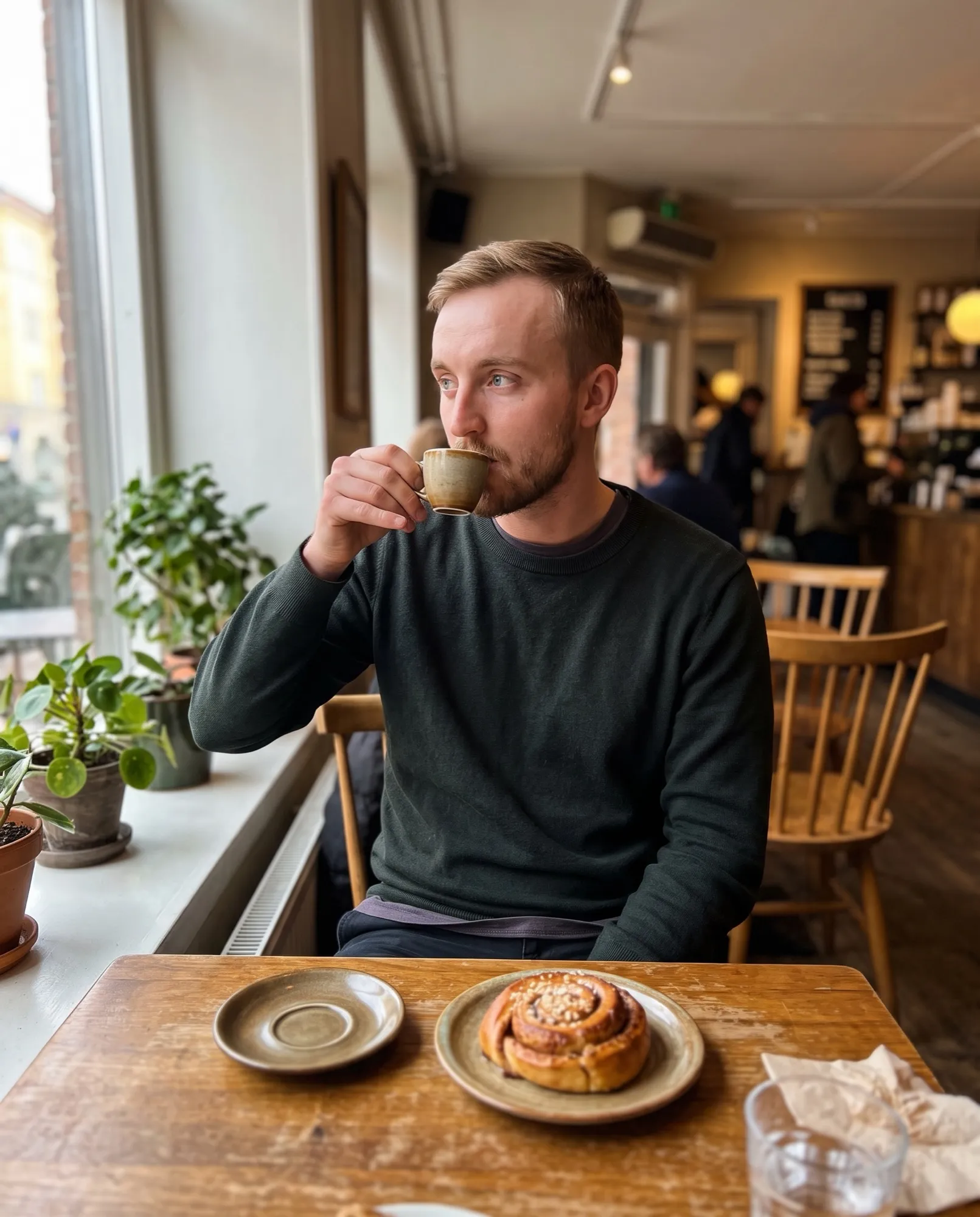 Sveriges sexigaste man dricker kaffe