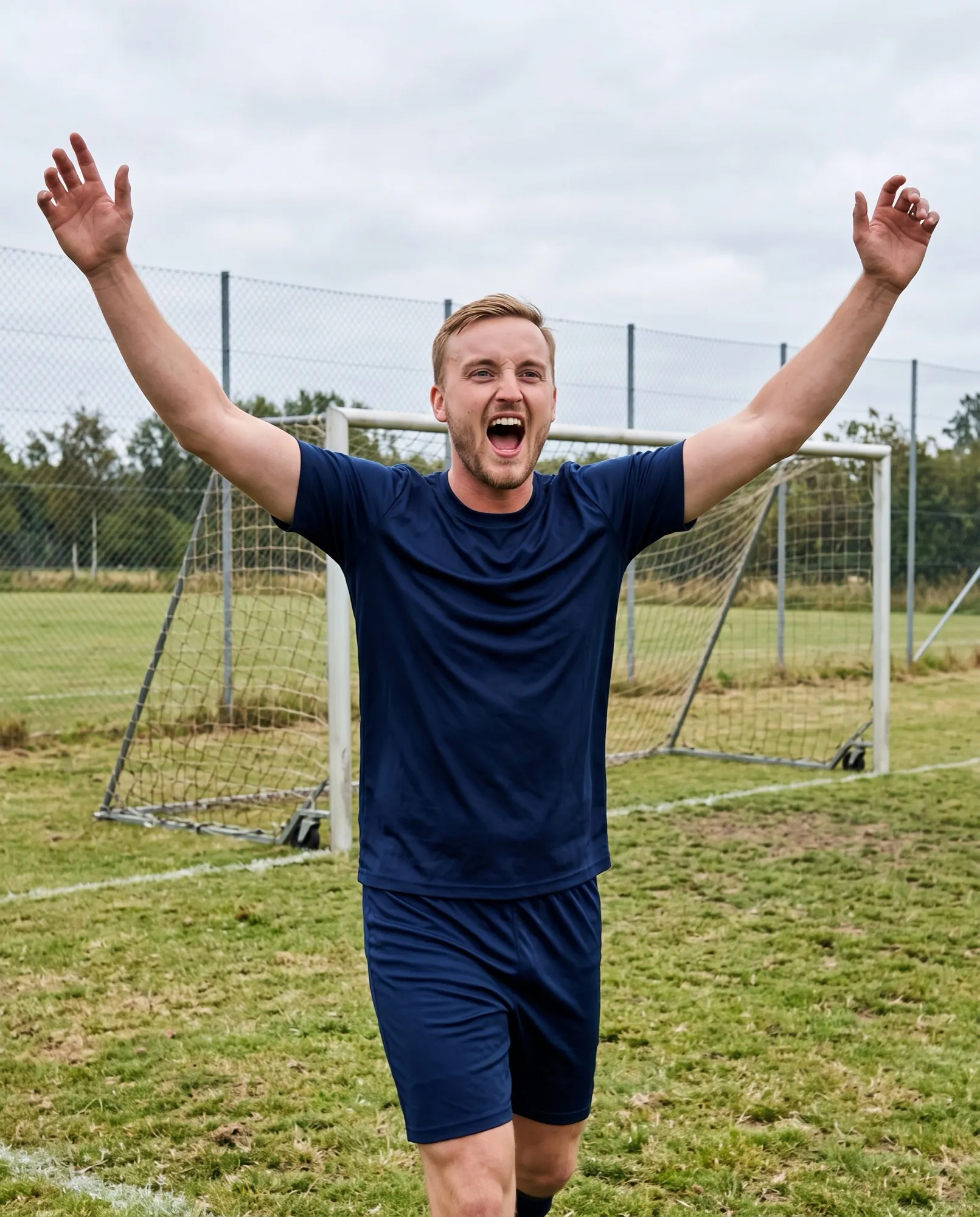 Världens bästa fotbollsspelare jublar efter ett mål