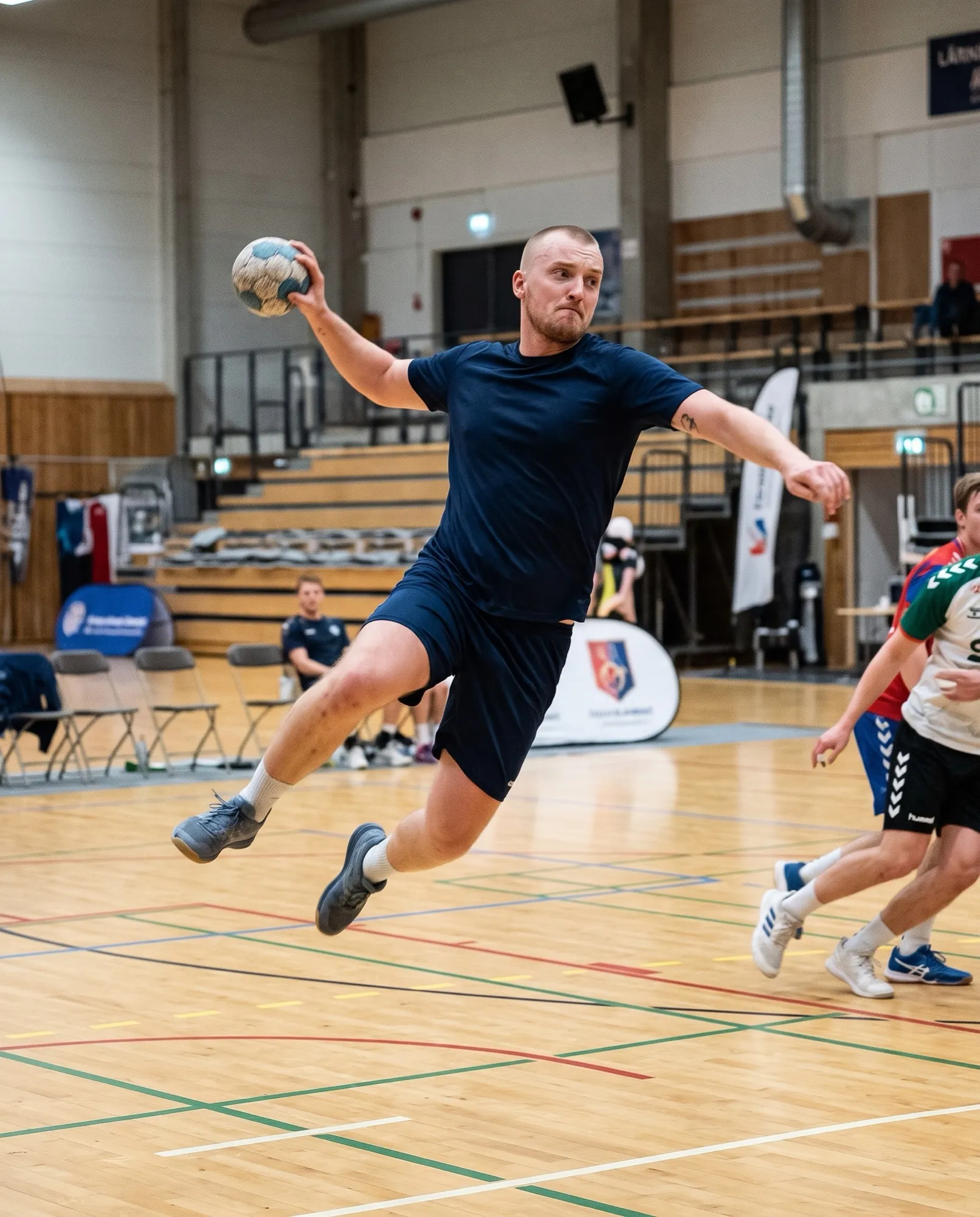 Världens bästa handbollsspelare i ett hoppskott