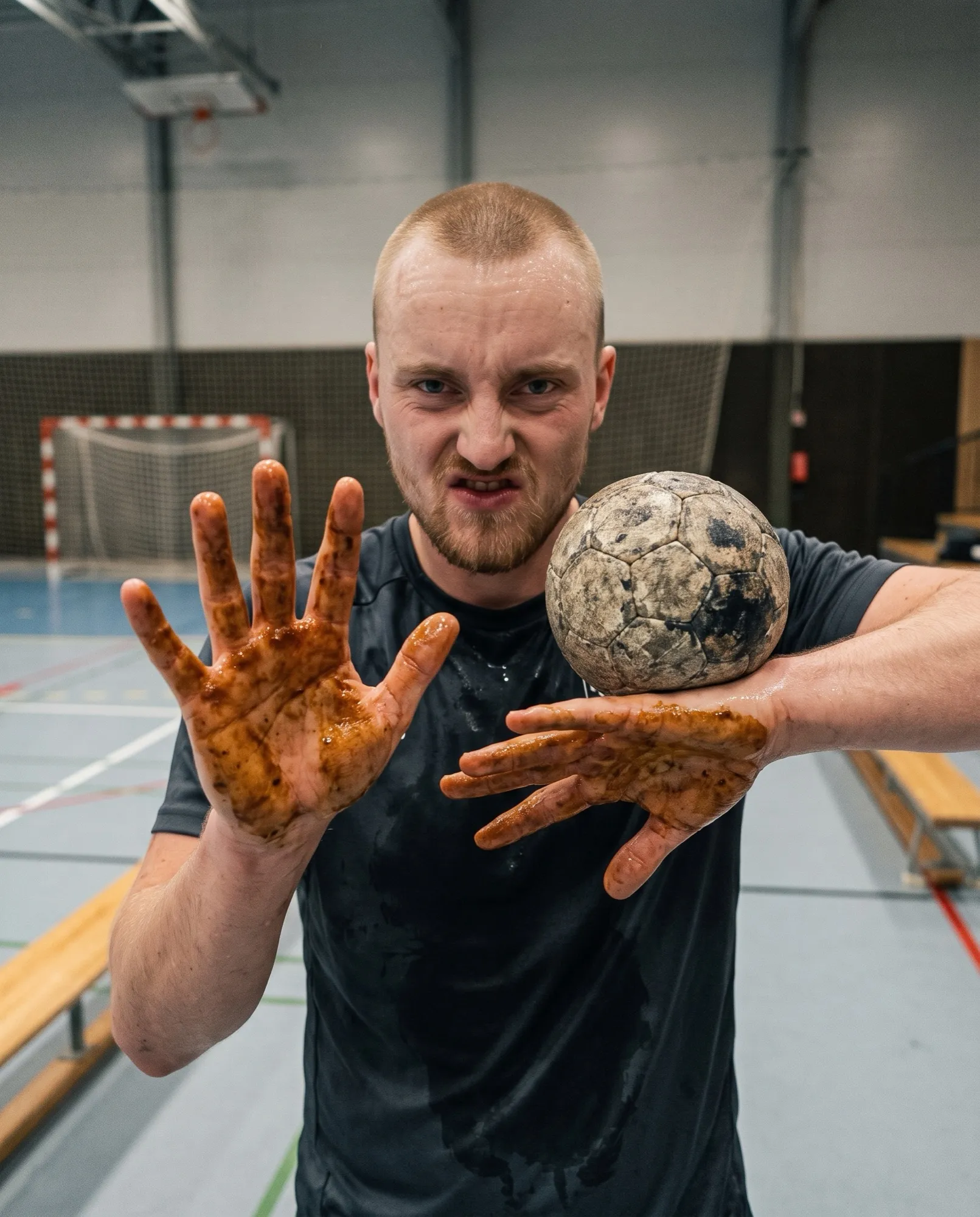 Världens bästa handbollsspelare med klister på händerna