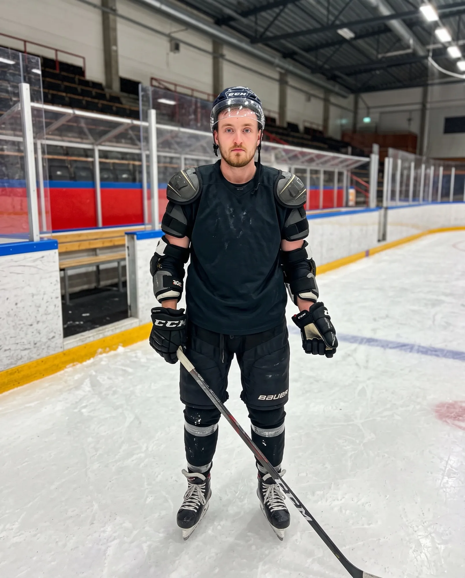 Världens bästa hockeyspelare med klubba på isen