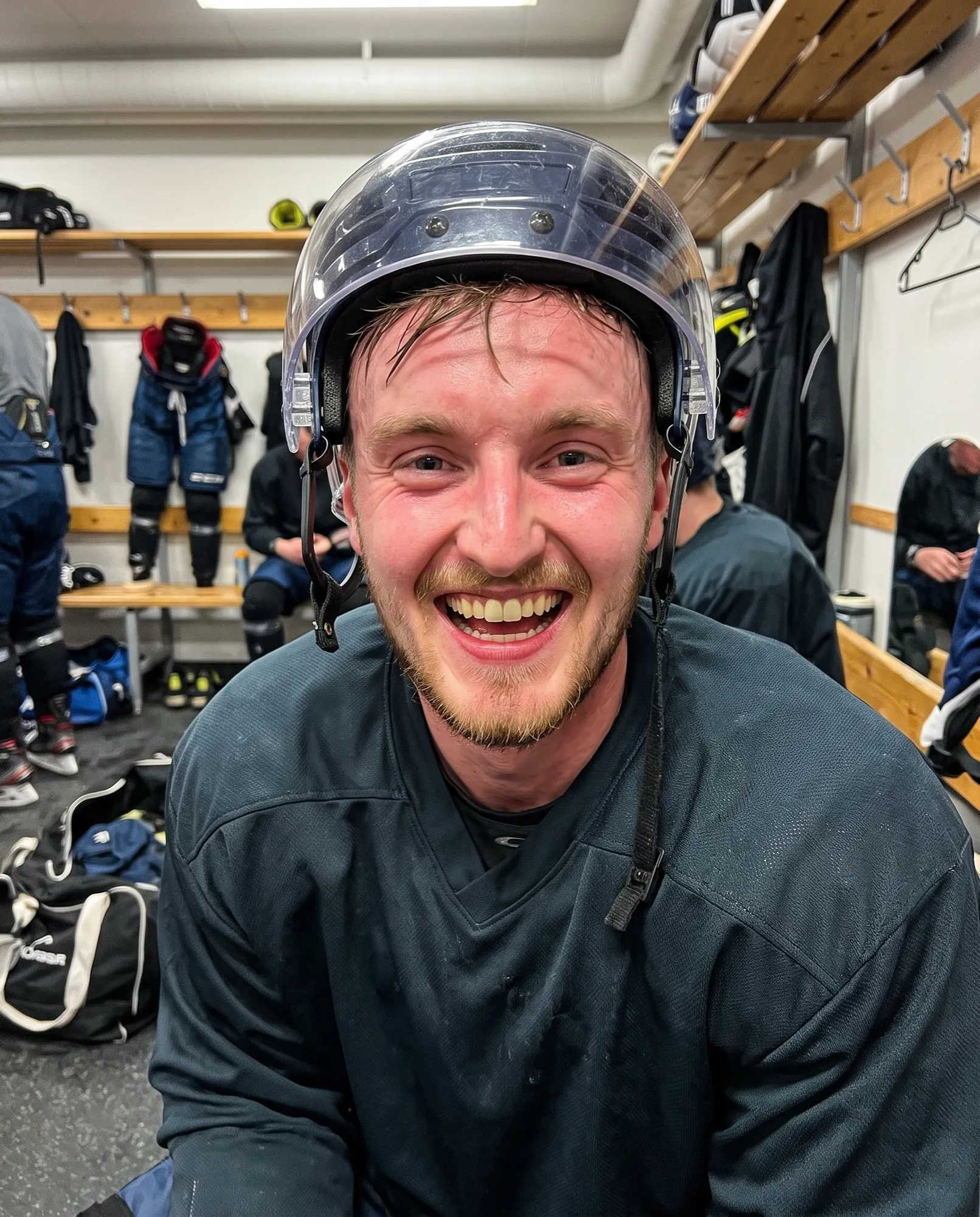 Världens bästa hockeyspelare ler stort