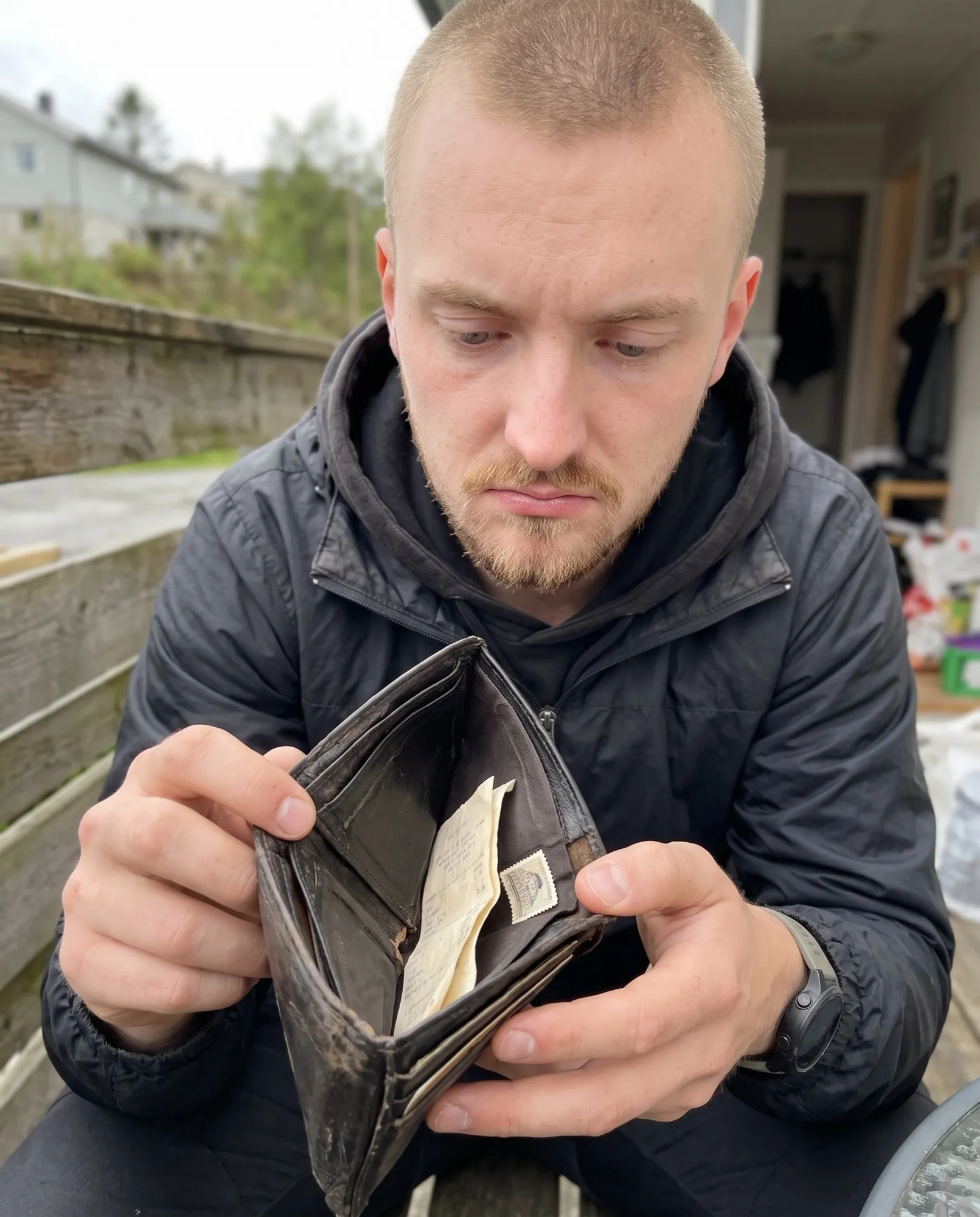 Världens rikaste man öppnar plånboken